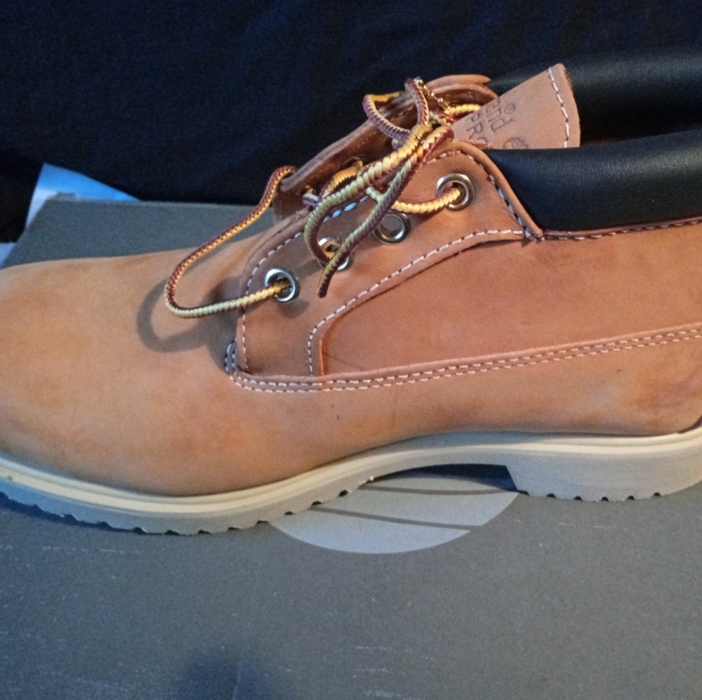 6 Inch Timberland Size 9 - Picture 3 of 3